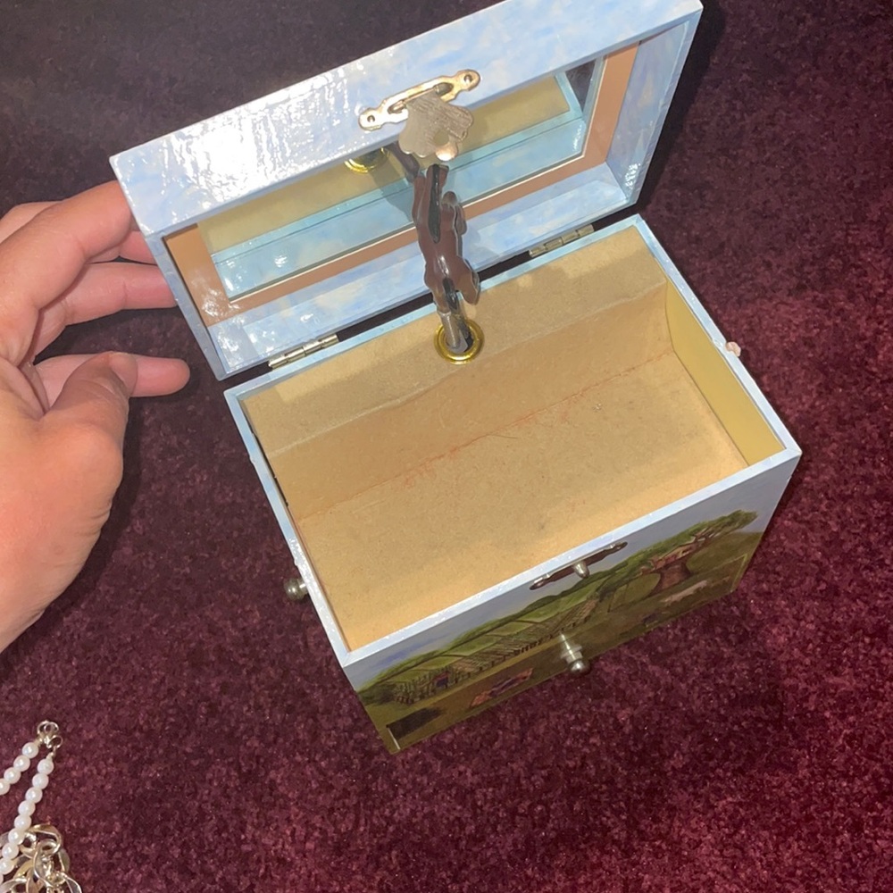 Jewlrey Box with turning horse